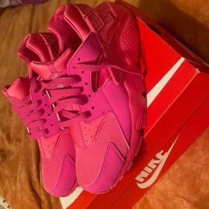 Brand new Nike huarache all pink size 7y